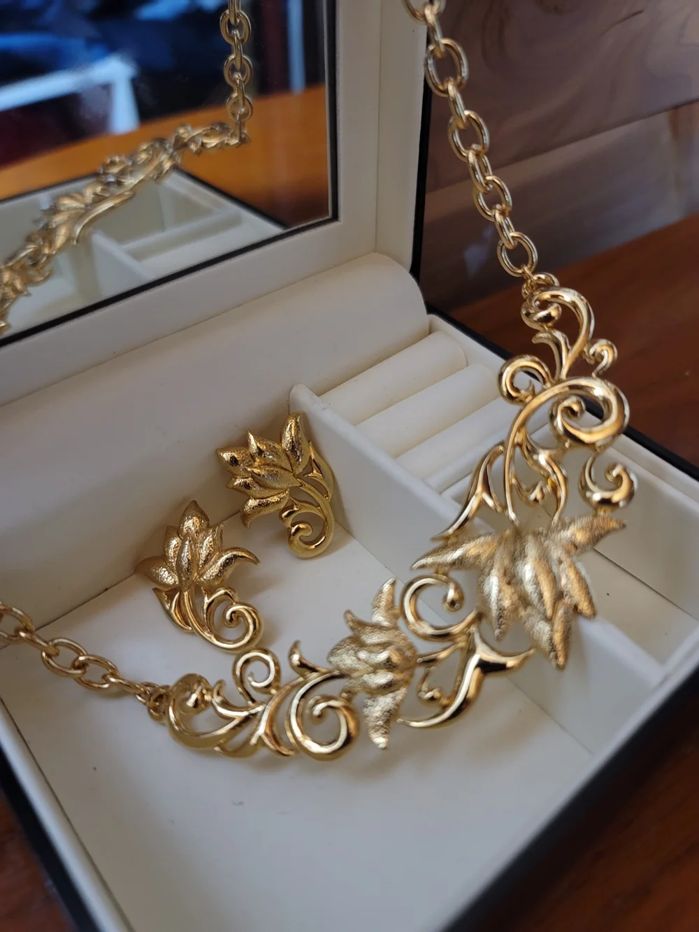 Avon 1995 Gold Floral Statement Necklace & Clip Earrings Set